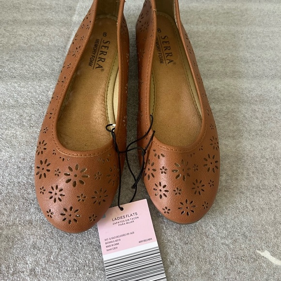 Serra NWT Brown Faux Leather Flats Size 8 - Picture 1 of 7